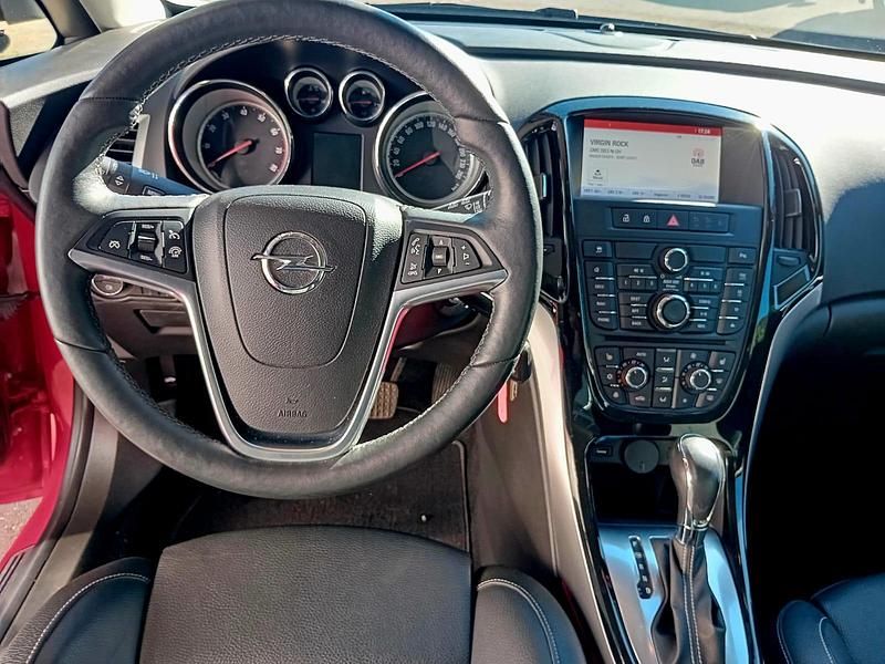 Gebraucht Opel Astra Cosmo 170 PS (125 kW) 2015 Rot Limousine