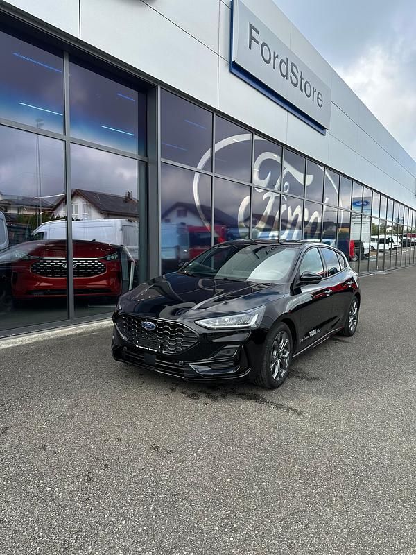 Schwarz Gebraucht 2024 Ford Focus ST-Line Limousine | CHF 28’900 (Teuer) - Bild 1/4