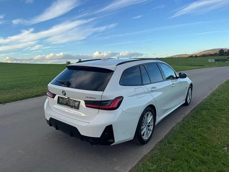 Gebraucht BMW 330e M Sport 292 PS (214 kW) 2024 Limousine