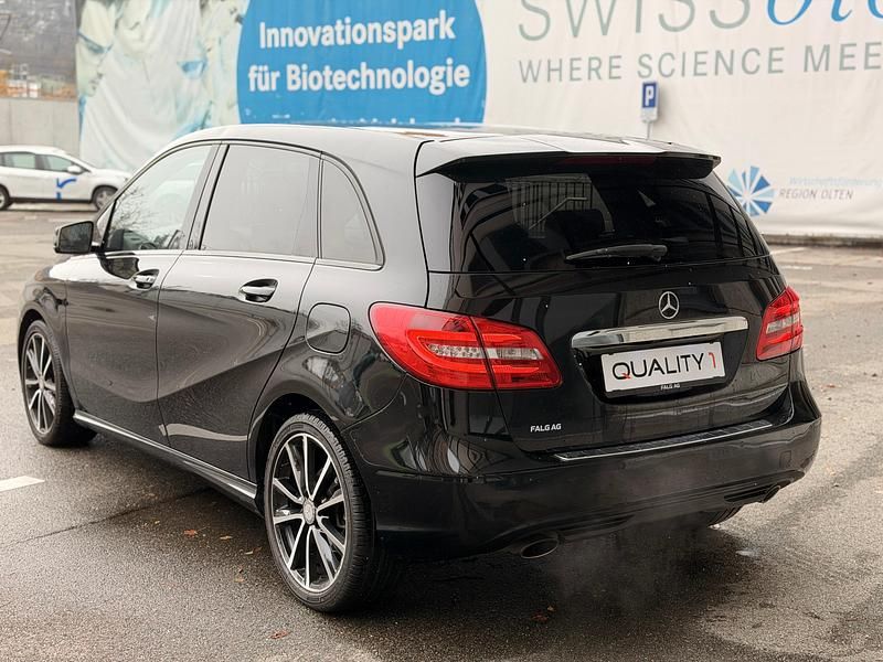Gebraucht Mercedes B200 156 PS (114 kW) 2013 Van / Kleinbus