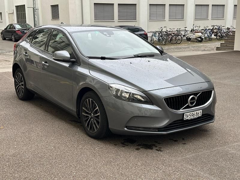 Gebraucht 2016 Volvo V40 Momentum Kombi | CHF 10’900 - Bild 1/4