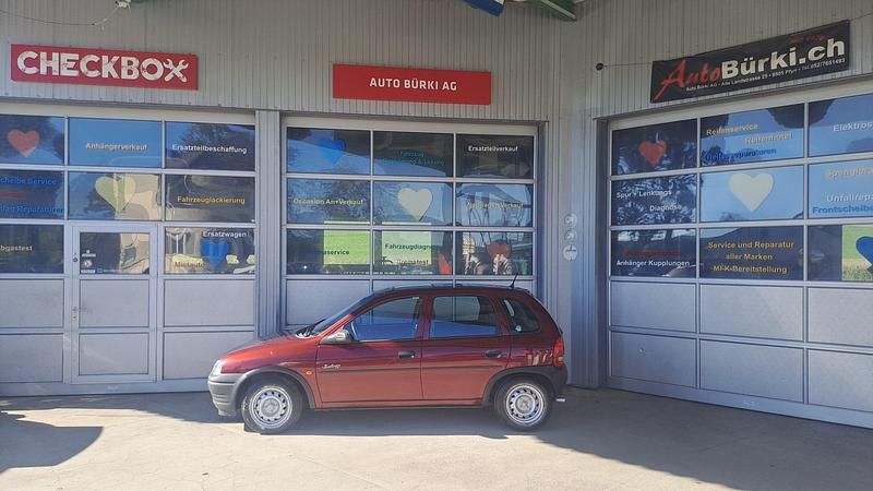 Gebraucht Opel Corsa 90 PS (66 kW) 1996 Bordeaux Limousine