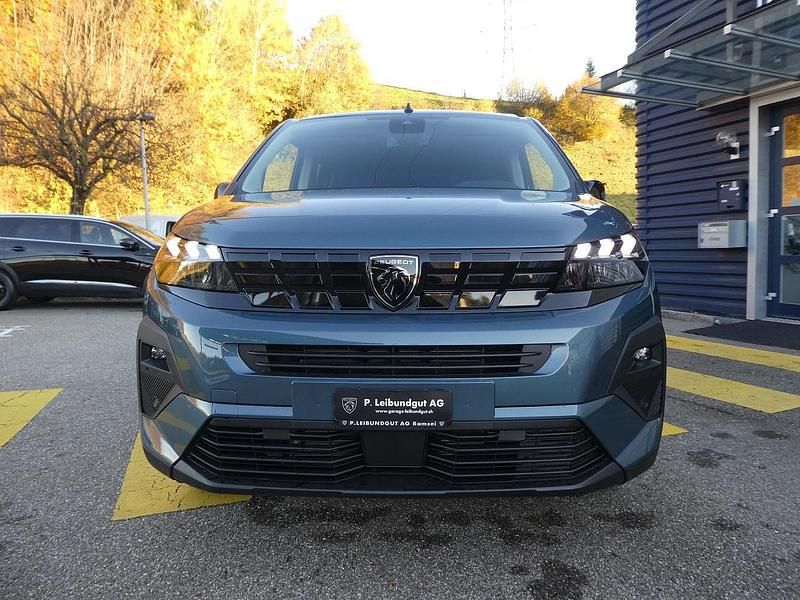 Neu Peugeot Rifter Allure 131 PS (96 kW) 2025 Blau Van / Kleinbus