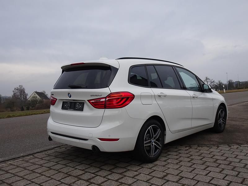 Gebraucht BMW 220 Gran Tourer Sport Line 190 PS (139 kW) 2015 Van / Kleinbus