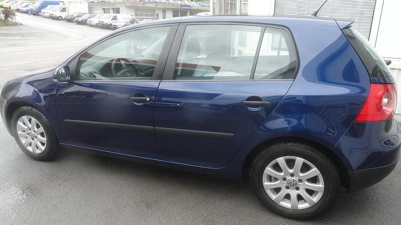 Gebraucht VW Golf Comfortline 150 PS (110 kW) 2006 Blau Limousine