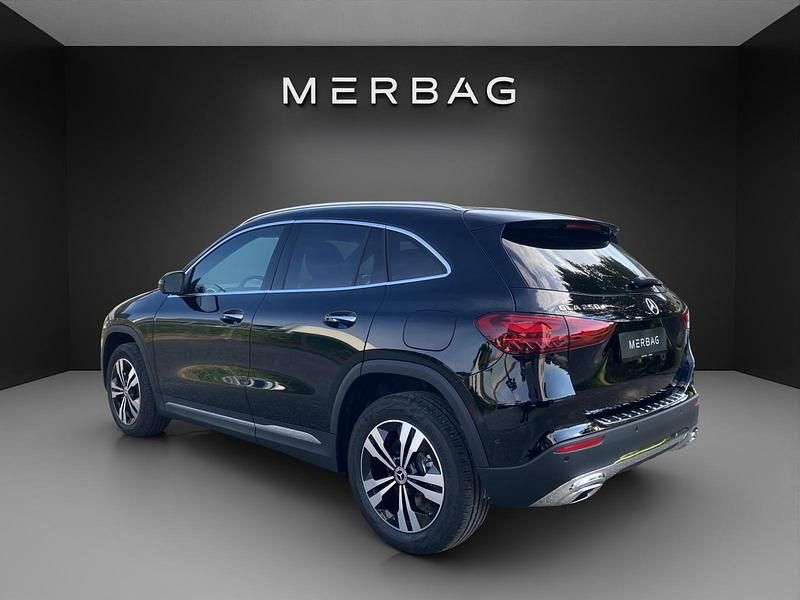 Neu Mercedes GLA250 217 PS (159 kW) 2025 Schwarz SUV