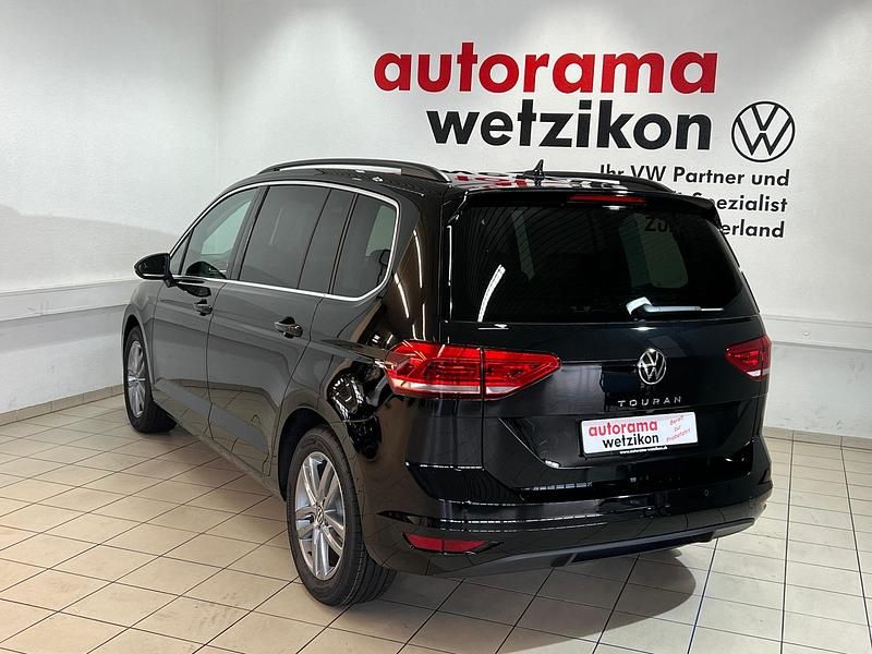 Neu VW Touran Comfortline 150 PS (110 kW) 2025 Schwarz Van / Kleinbus