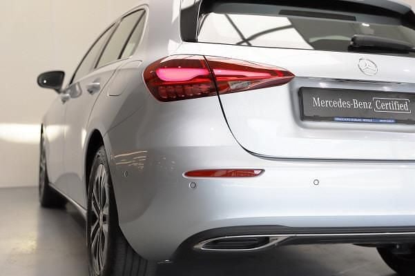 Gebraucht Mercedes A180 136 PS (100 kW) 2024 Grau Limousine