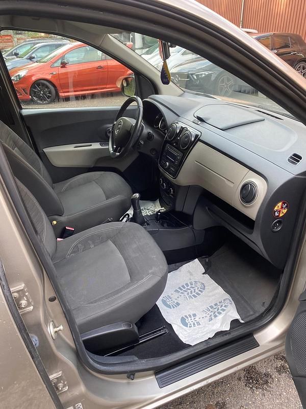 Gebraucht Dacia Lodgy 83 PS (61 kW) 2012 Van / Kleinbus