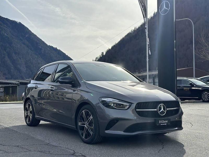 Gebraucht Mercedes B220 Progressive 204 PS (150 kW) 2024 Van / Kleinbus