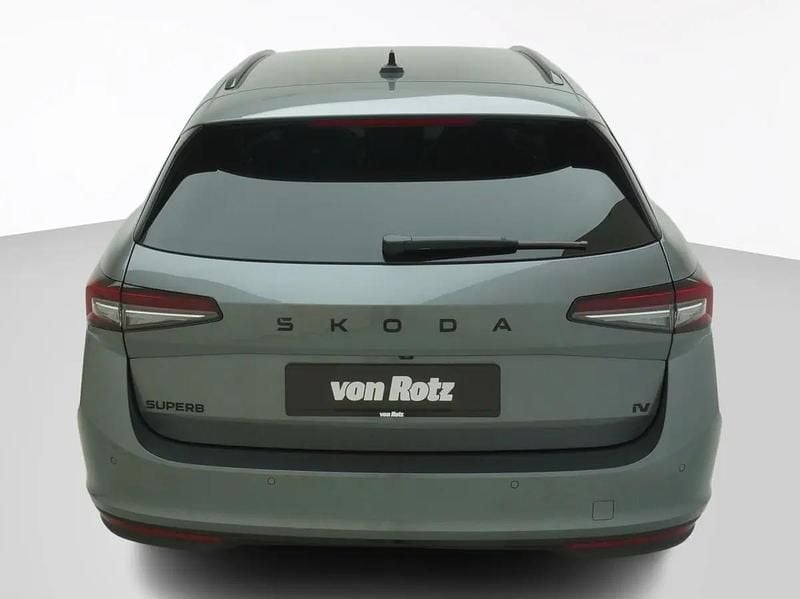 Neu Skoda Superb SportLine 204 PS (150 kW) 2025 Weiss