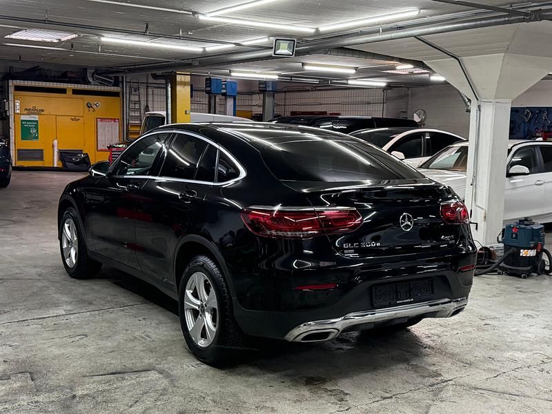 Gebraucht Mercedes GLC300 320 PS (235 kW) 2021 Coupé