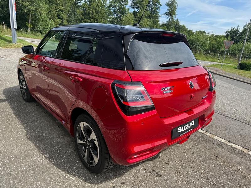 Neu Suzuki Swift 82 PS (60 kW) 2025 Rot Limousine