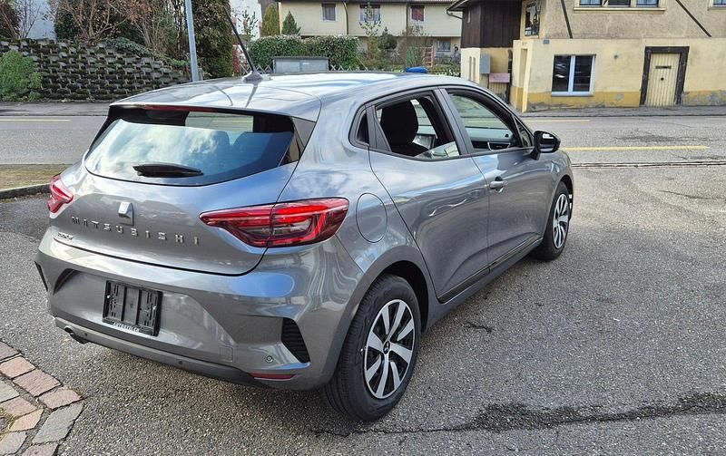 Neu Mitsubishi Colt 90 PS (66 kW) 2025 Grau Kleinwagen