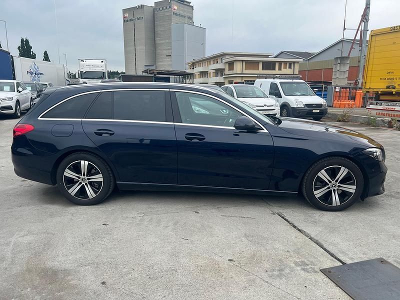 Gebraucht Mercedes C220 Avantgarde 200 PS (147 kW) 2022