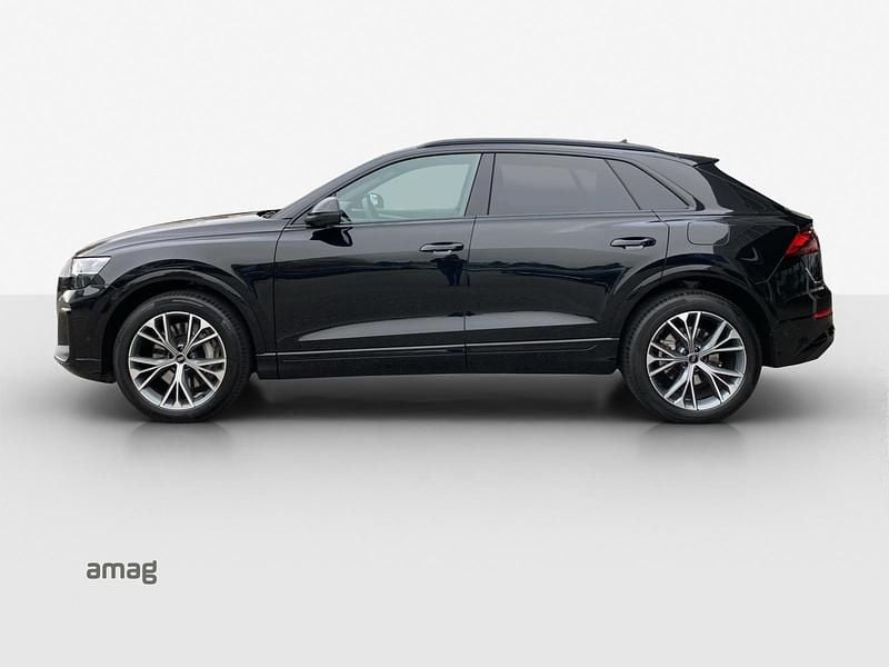 Gebraucht Audi Q8 Ambiente 394 PS (289 kW) 2024 Mythosschwarz metallic SUV