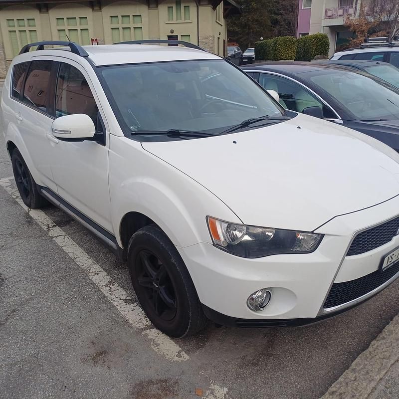 Gebraucht Mitsubishi Outlander Invite 156 PS (114 kW) 2013 SUV