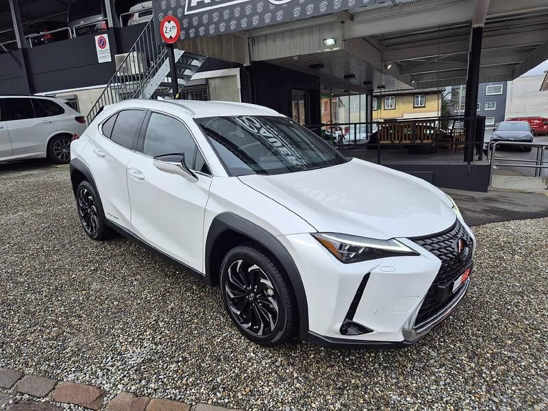 Gebraucht Lexus UX 300e 150 kW (204 PS) 2021 Weiss SUV
