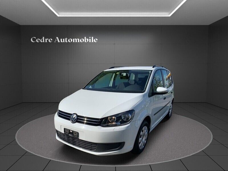 Weiss Gebraucht 2015 VW Touran Trendline Van / Kleinbus | CHF 7’900 (Etwas zu teuer) - Bild 1/4