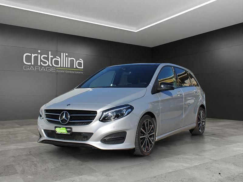 Gebraucht Mercedes B200 Night 156 PS (114 kW) 2017 Silber Van / Kleinbus