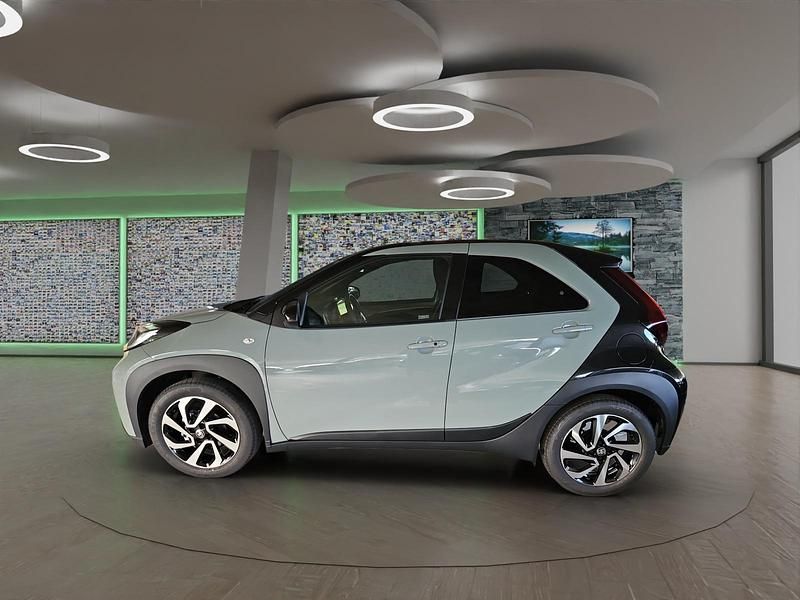 Neu Toyota Aygo X Trend 71 PS (52 kW) 2026 Grau SUV