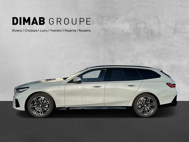 Gebraucht BMW 520 M Sport 197 PS (144 kW) 2024 Grau Kombi