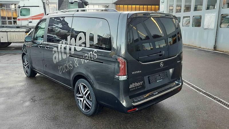 Gebraucht Mercedes V250 Style 190 PS (139 kW) 2024 Grau Van / Kleinbus