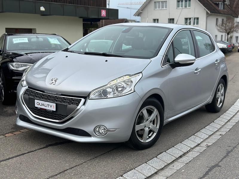 Gebraucht Peugeot 208 Allure 115 PS (84 kW) 2012 Kleinwagen