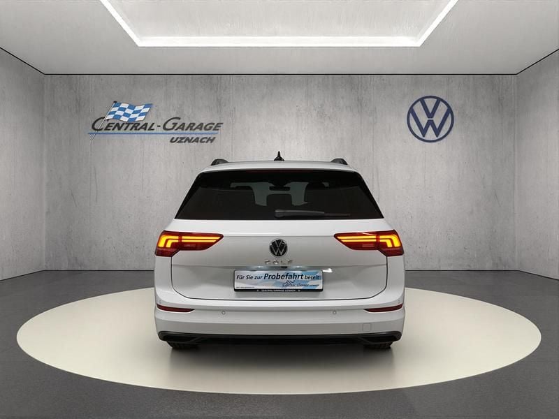 Gebraucht VW Golf VIII Life 150 PS (110 kW) 2024 Weiss Kombi