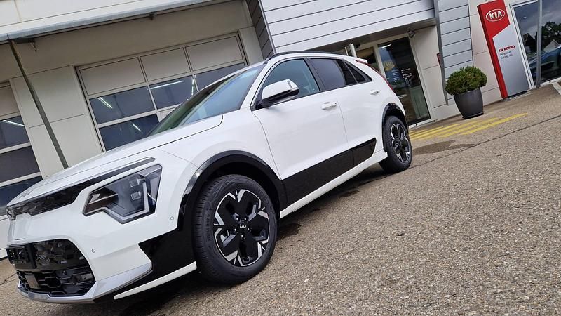 Weiss Gebraucht 2024 Kia e-Niro Style SUV | CHF 36’850 (Etwas zu teuer) - Bild 1/3