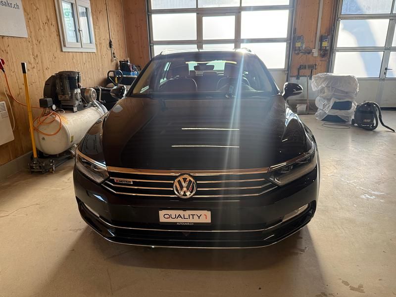 Gebraucht VW Passat Highline 240 PS (176 kW) 2015 Kombi