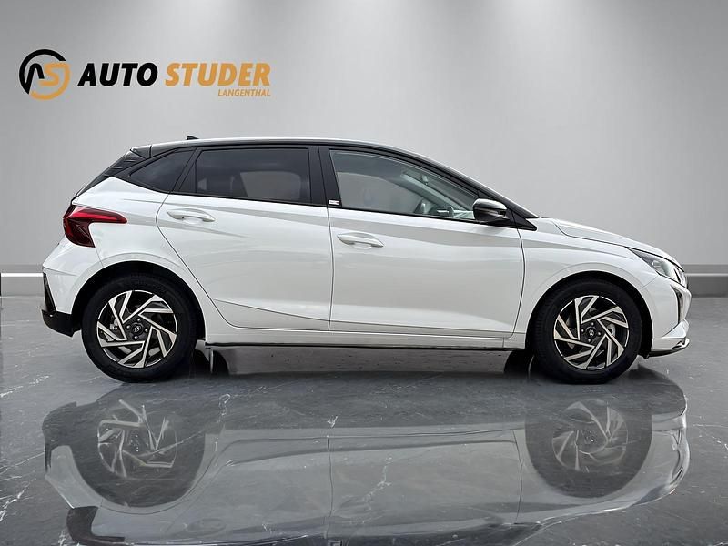 Neu Hyundai i20 90 PS (66 kW) 2025 Weiss Limousine