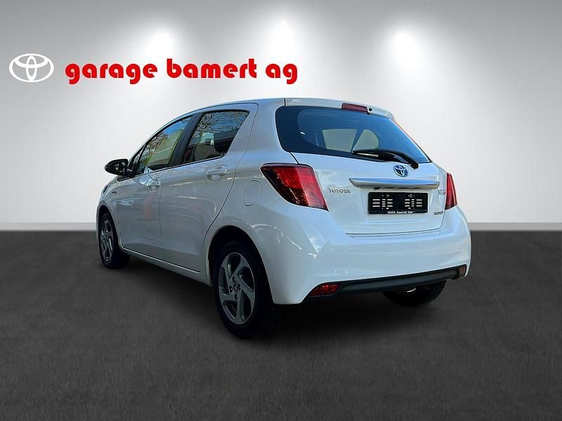 Gebraucht Toyota Yaris Hybrid Trend 101 PS (74 kW) 2015 Weiss Limousine