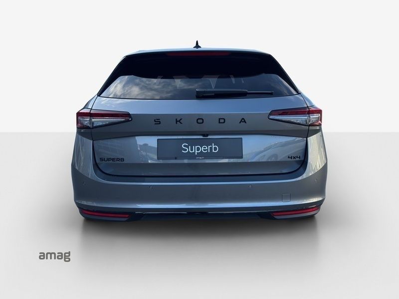Neu Skoda Superb SportLine 266 PS (195 kW) 2025 Graphite grau, metallic Kombi