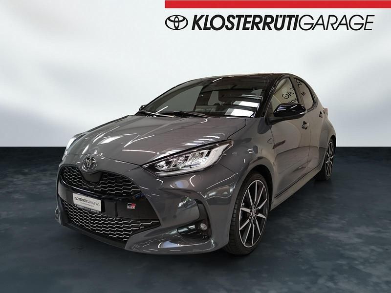 Grau Neu 2025 Toyota Yaris Hybrid Sport Limousine | CHF 32’333 (Fairer Preis) - Bild 1/4