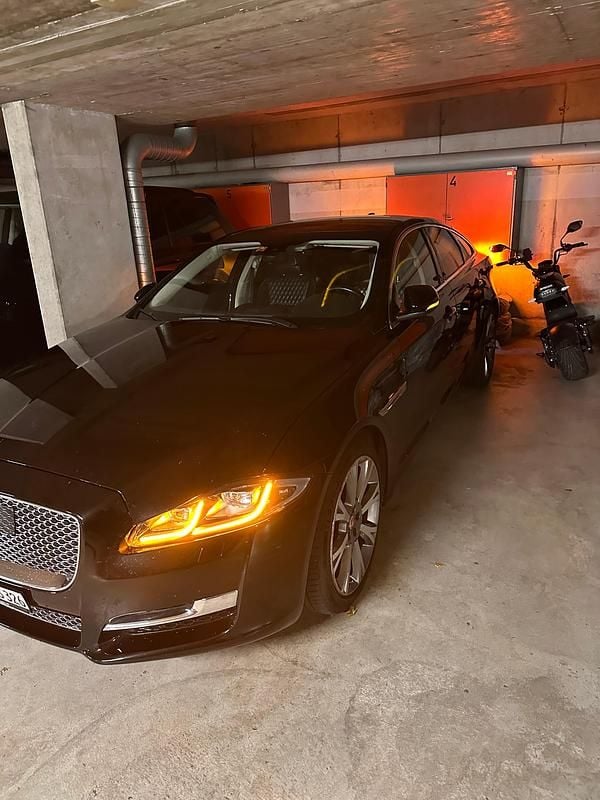 Gebraucht 2016 Jaguar XJ Premium Luxury Limousine | CHF 19’900 - Bild 1/4