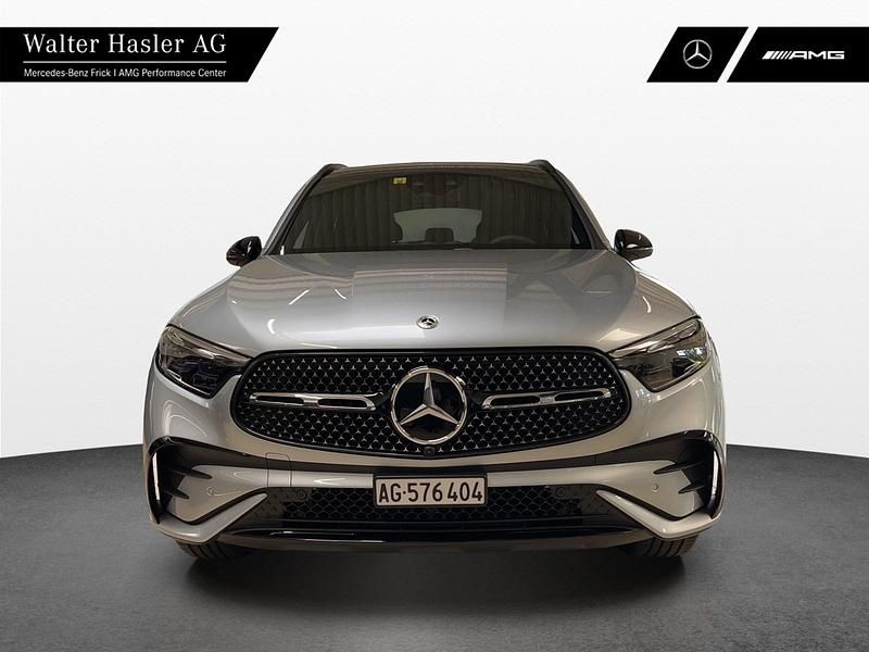 Gebraucht Mercedes GLC300e 198 PS (145 kW) 2023 Silber SUV