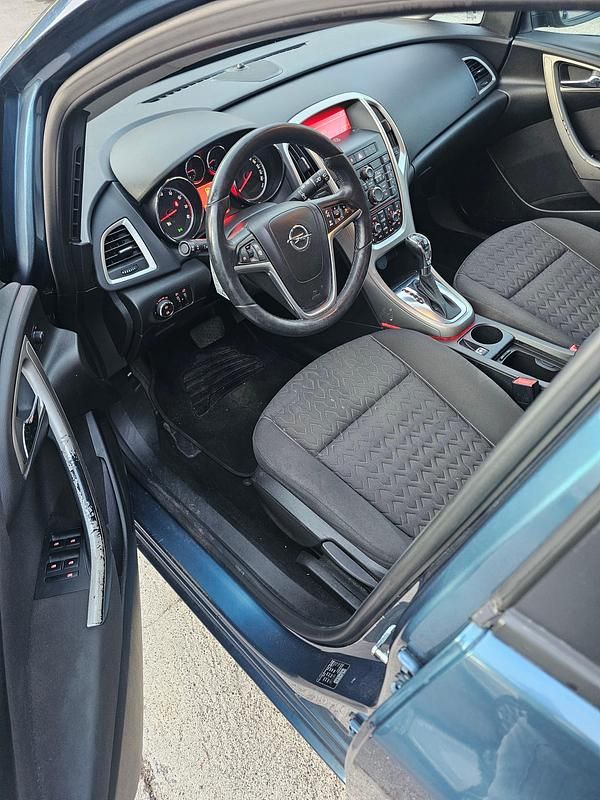 Gebraucht Opel Astra 140 PS (102 kW) 2013