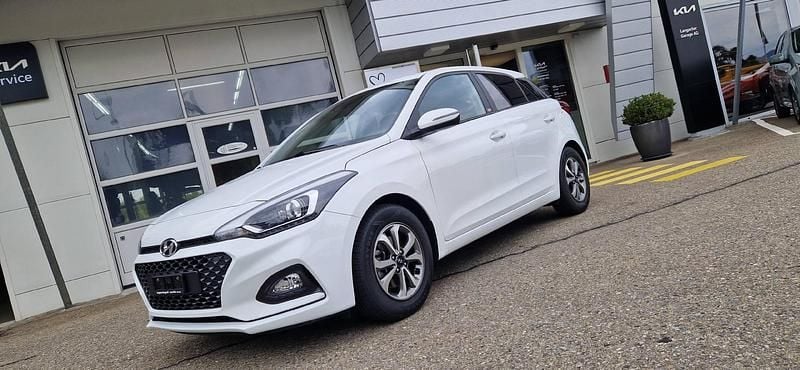Weiss Gebraucht 2019 Hyundai i20 Limousine | CHF 15’450 (Fairer Preis) - Bild 1/4