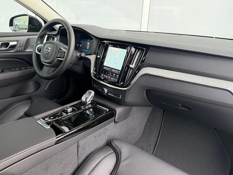 Neu Volvo V60 Ultimate 398 PS (292 kW) 2025 Kombi