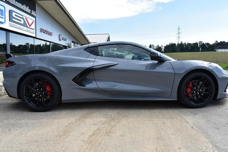 Neu Chevrolet Corvette Stingray 482 PS (354 kW) 2025 Grau Coupé