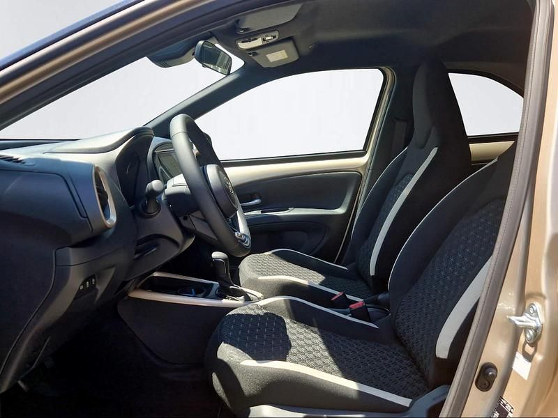 Gebraucht Toyota Aygo X Trend 72 PS (52 kW) 2025 Beige SUV