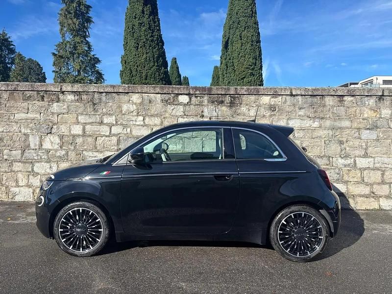Gebraucht Fiat 500e La Prima 87 kW (119 PS) 2025 Schwarz Kleinwagen