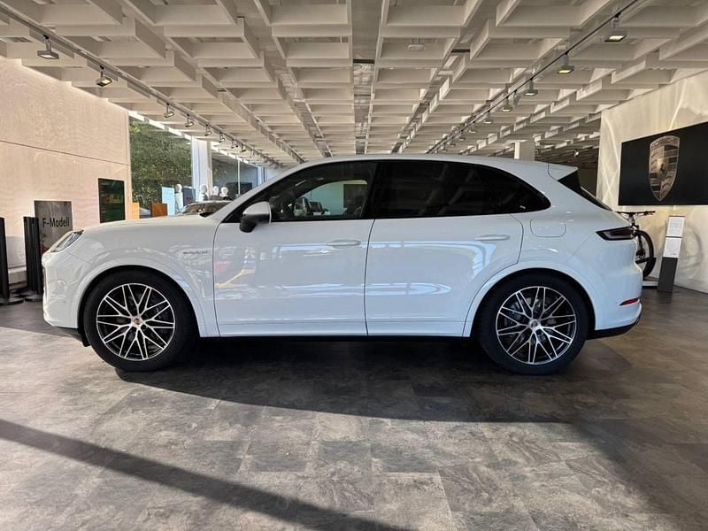 Gebraucht Porsche Cayenne 470 PS (345 kW) 2025 SUV