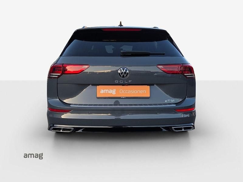 Gebraucht VW Golf VIII R-line 150 PS (110 kW) 2021 Delfingrau metallic Kombi
