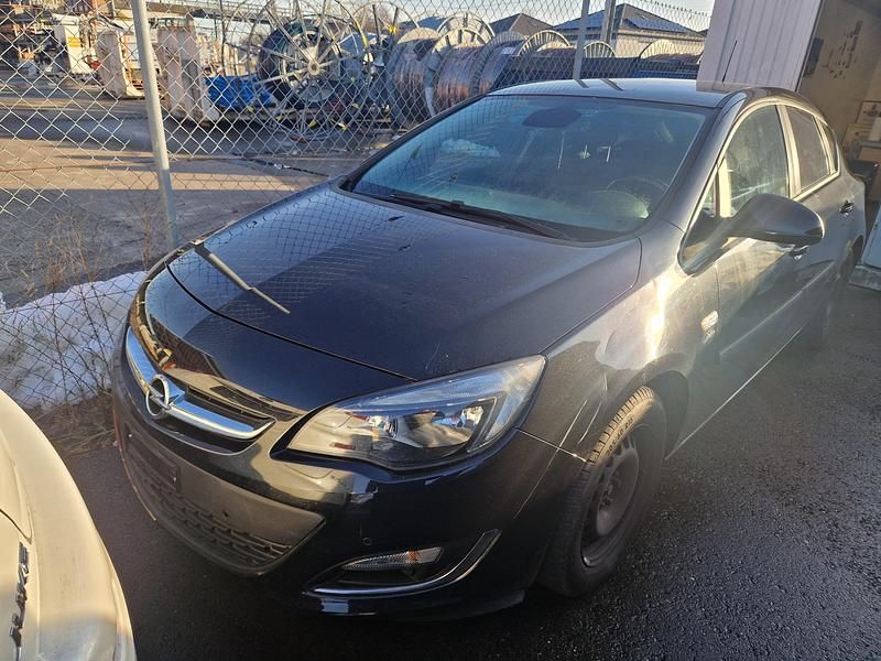 Gebraucht Opel Astra Sport 140 PS (102 kW) 2013