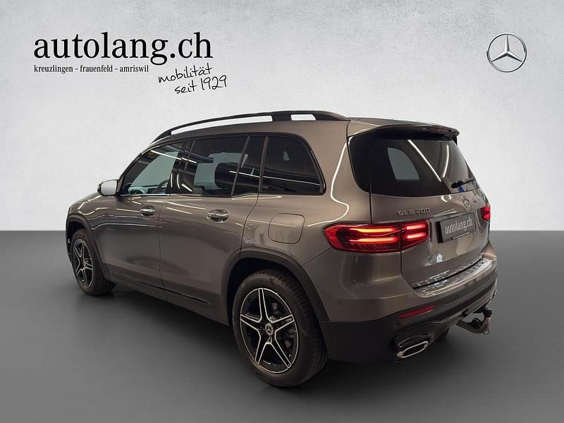 Gebraucht Mercedes GLB200 AMG line 163 PS (119 kW) 2024 Grau SUV