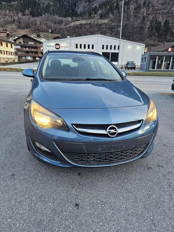 Gebraucht Opel Astra 140 PS (102 kW) 2013