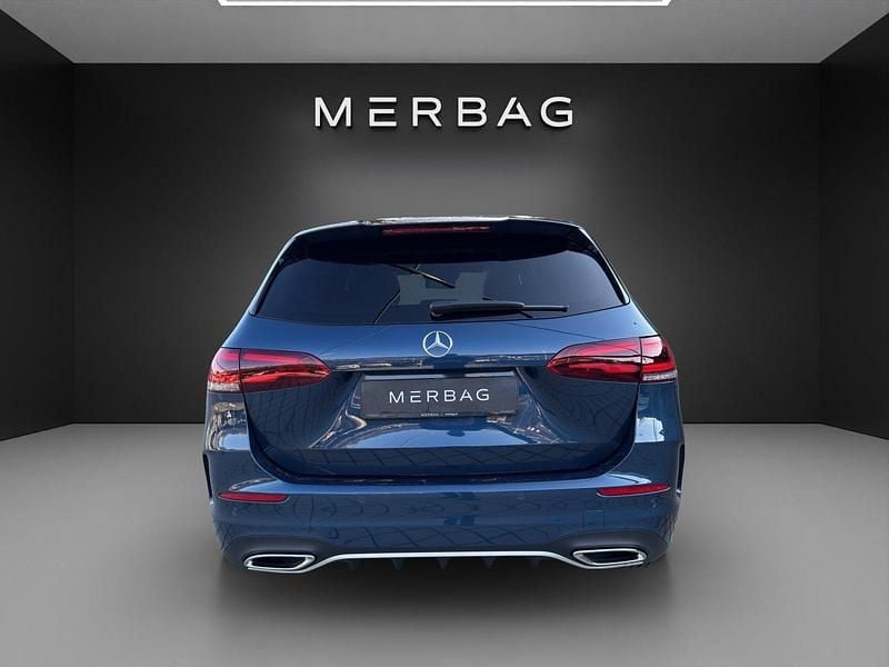 Gebraucht Mercedes B200 AMG line 163 PS (119 kW) 2023 Blau Van / Kleinbus