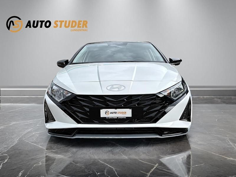 Neu Hyundai i20 90 PS (66 kW) 2025 Weiss Limousine